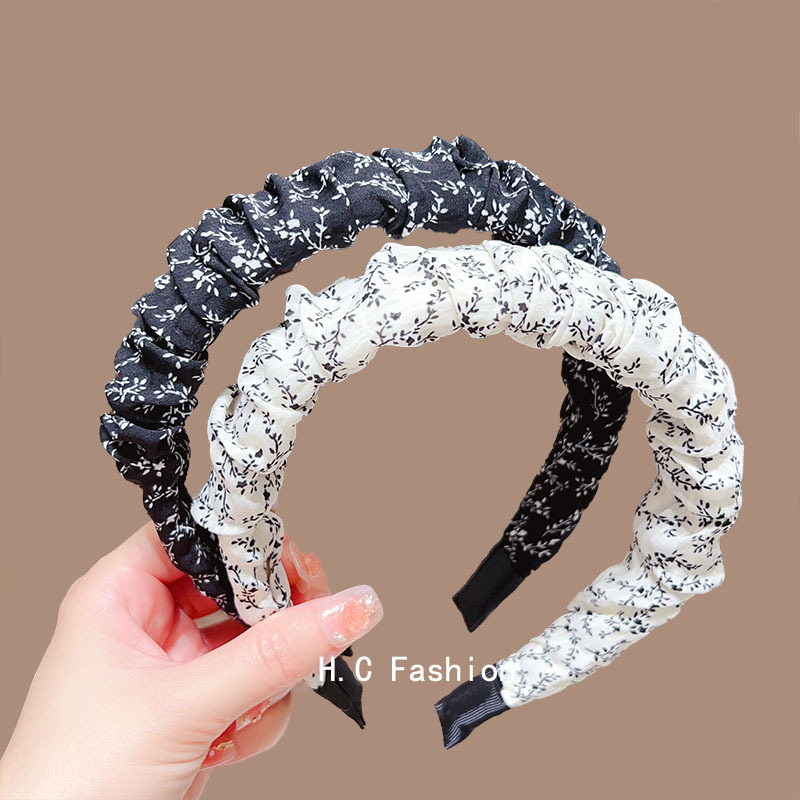 Korean-style high-end black and white wide-brimmed hairband with floral prints, a versatile hair accessory for women washing their faces and going out details Picture