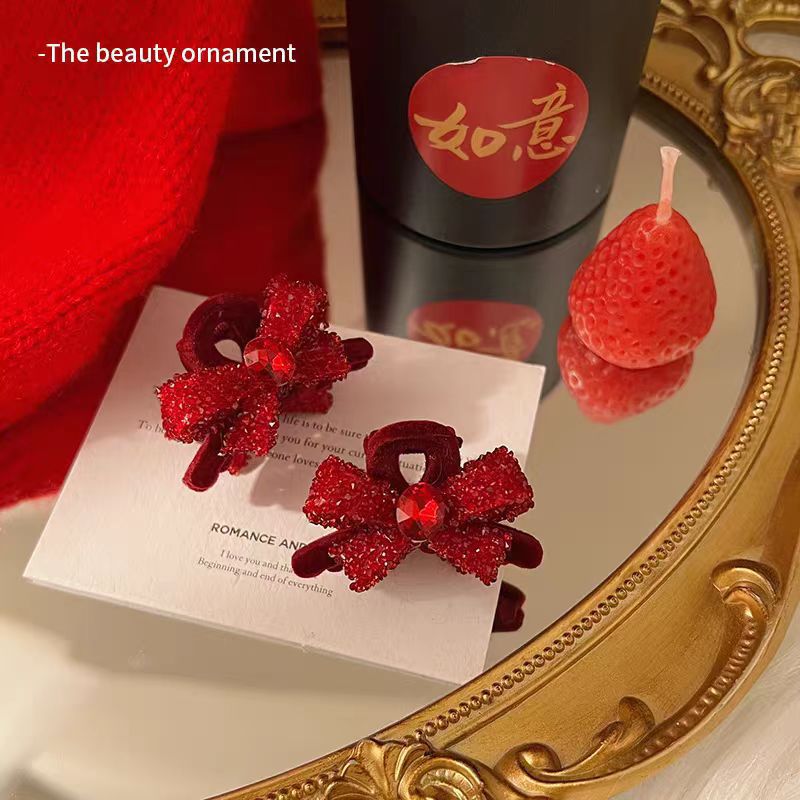 Flocked rhinestone bow, small scratch-shaped hairpin for women, New Year red hair clip, niche hair accessory, high-end, small chanel-style side clip full figure