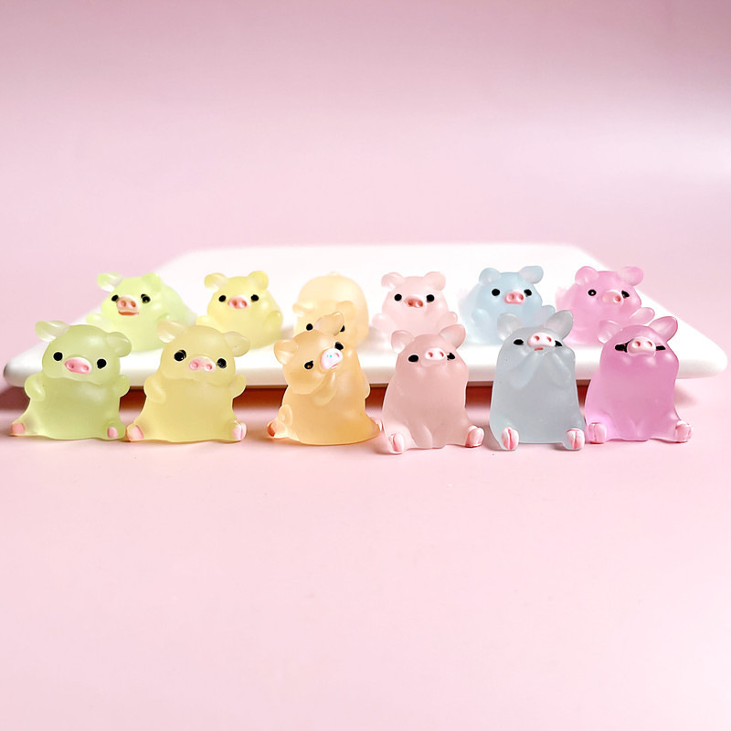 Trendy toy accessories, three-dimensional simulation, cute luminous little pig resin accessories, children's creative decorative items, blind box gifts Specification drawing