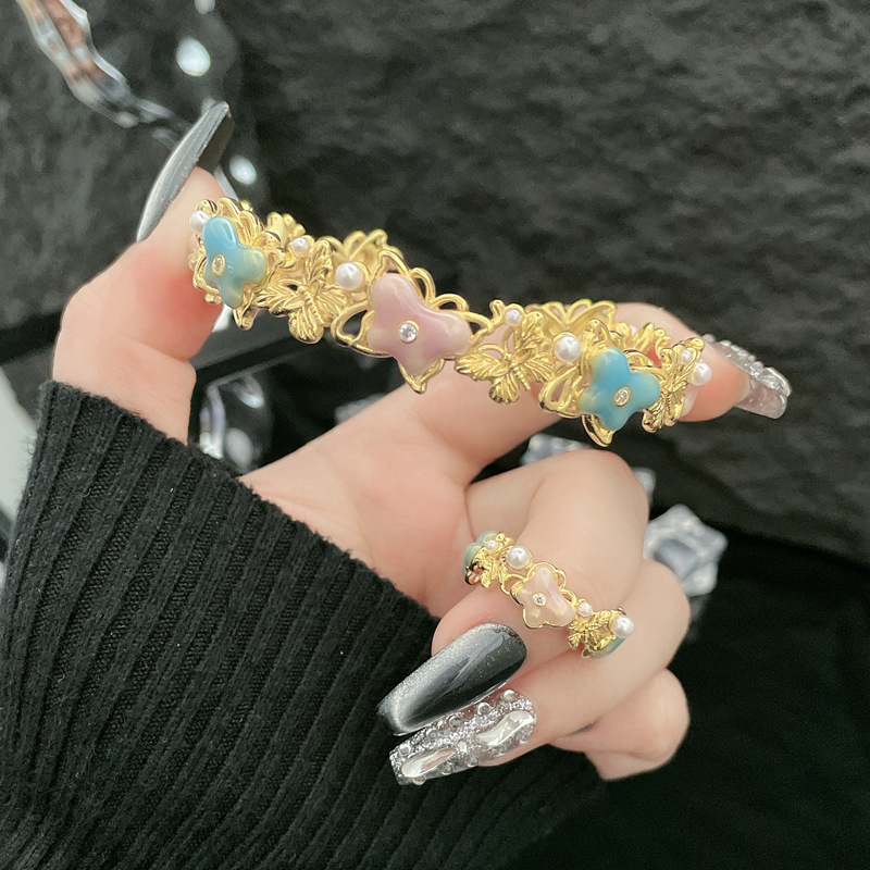 The new Chinese-style butterfly girl's hollowed-out sweet and cool pink shell petal open ring bracelet set is fashionable, elegant and high-end details Picture