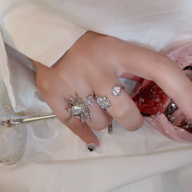 The ring is a high-end, niche design for women. It is a delicate, fashionable, individual and light luxury index finger ring with a cold style Application Scenario