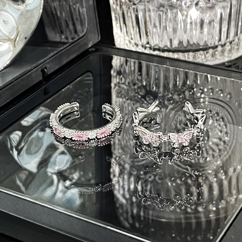 Sweet and cool pink diamond small women's ring, cold and simple butterfly style, unique and fashionable, exquisite open ring in a stacked villa Application Scenario