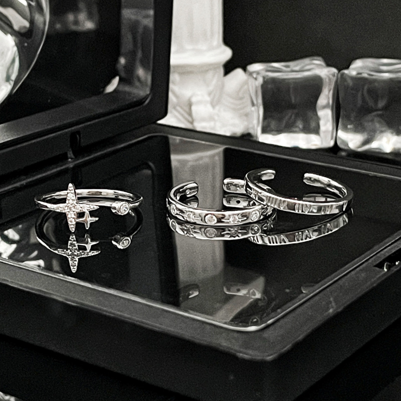 Minimalist and individualistic starry light small plain ring open ring, a cold and unique design for women, versatile and elegant, making the skin look fair full figure