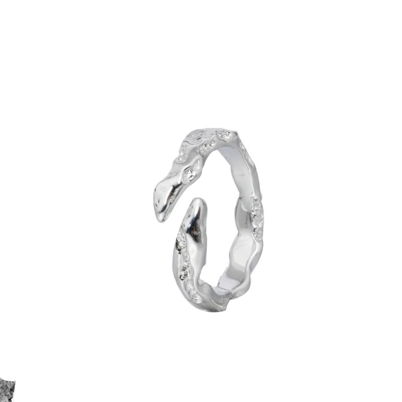 This is a niche design with a high-end texture and a versatile personality. It's an open ring for women on Instagram, featuring a cold style, light luxury and trendy design Application Scenario