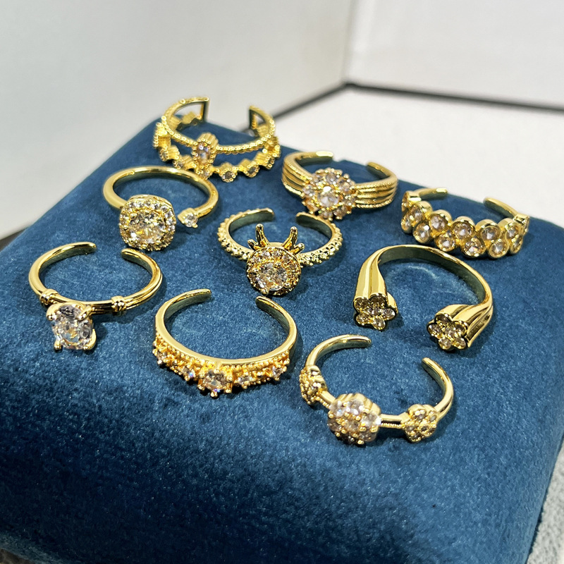 Old money style retro exquisite flower micro-inlaid fashionable rotatable geometric ring for women simple and niche stacked index finger ring Application Scenario