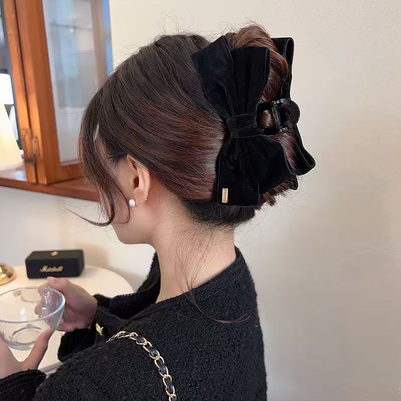 Retro black velvet bow hair clip for women's autumn and winter, new trendy bun hair clip, shark clip for the back of the head full figure