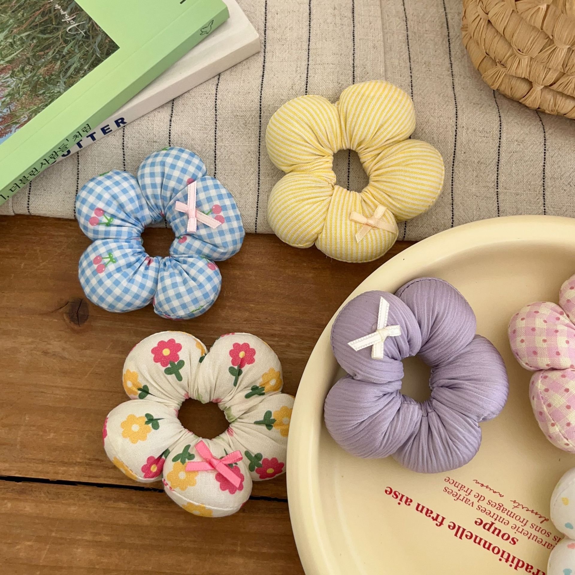 Cute floral checkered hair tie, flower sponge hair tie, girl bun hairstyle, large intestine circle hair tie, cotton pillow hair accessory details Picture