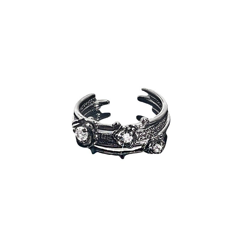 This dark and irregular flower ring with a niche design sense exudes a feminine, light luxury and high-end vibe. It's a trendy and cool ring with thorns and roses Item Picture