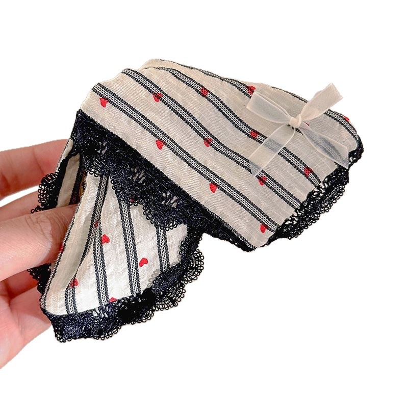 A new style of refreshing striped heart-shaped hairpin, a triangular hairpin, a large shark clip, and a semi-curly hair clip Item Picture