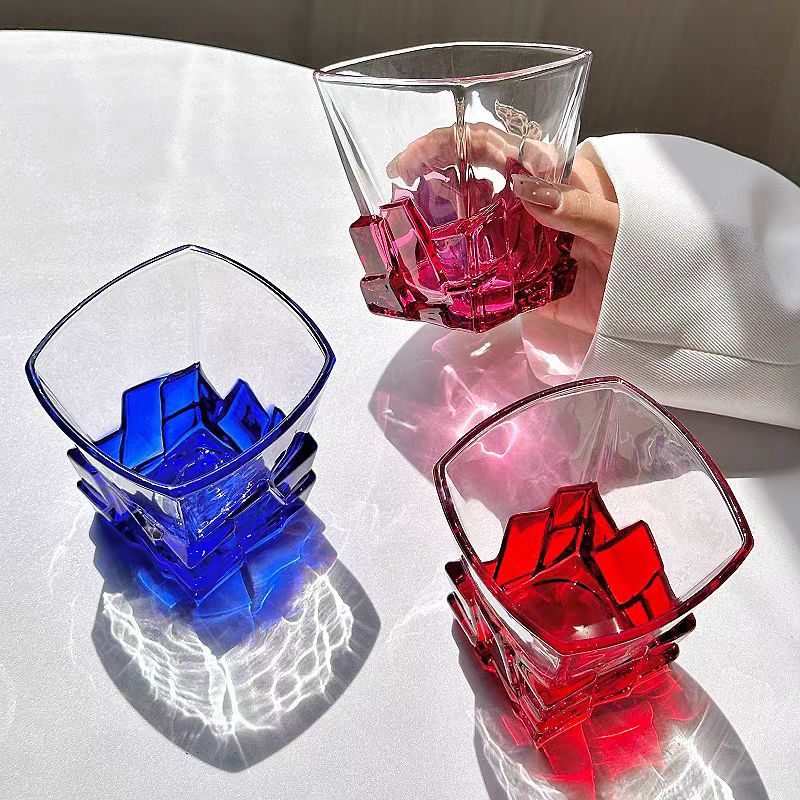 Creative light luxury glass cups, high-end water cups, whisky cups, space gold ice cube cups, artistic limited edition wine glasses Specification drawing