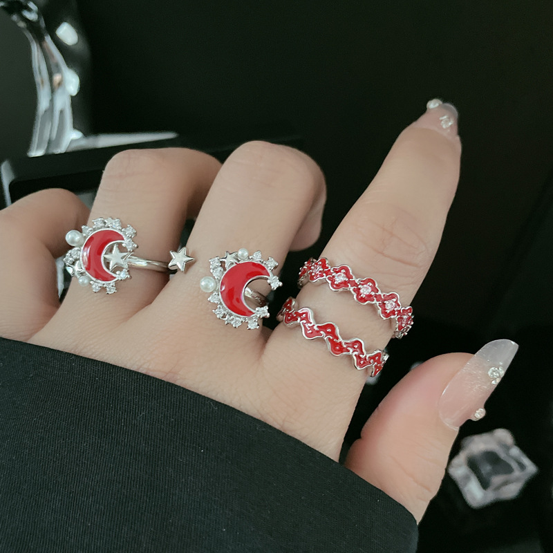 A new, niche and fashionable open-top ring with red drip glaze for women on Instagram. It features a cold and unique style, is versatile and elegant, and is a trendy index finger ring Application Scenario