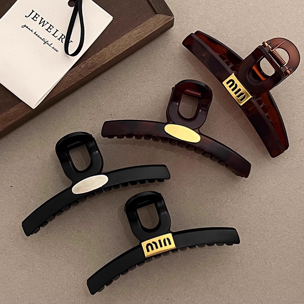 High-end Spring/Summer Gold label grabber Women's 2023 New large hair clip at the back of the head, shark clip, elegant clip hair accessory details Picture
