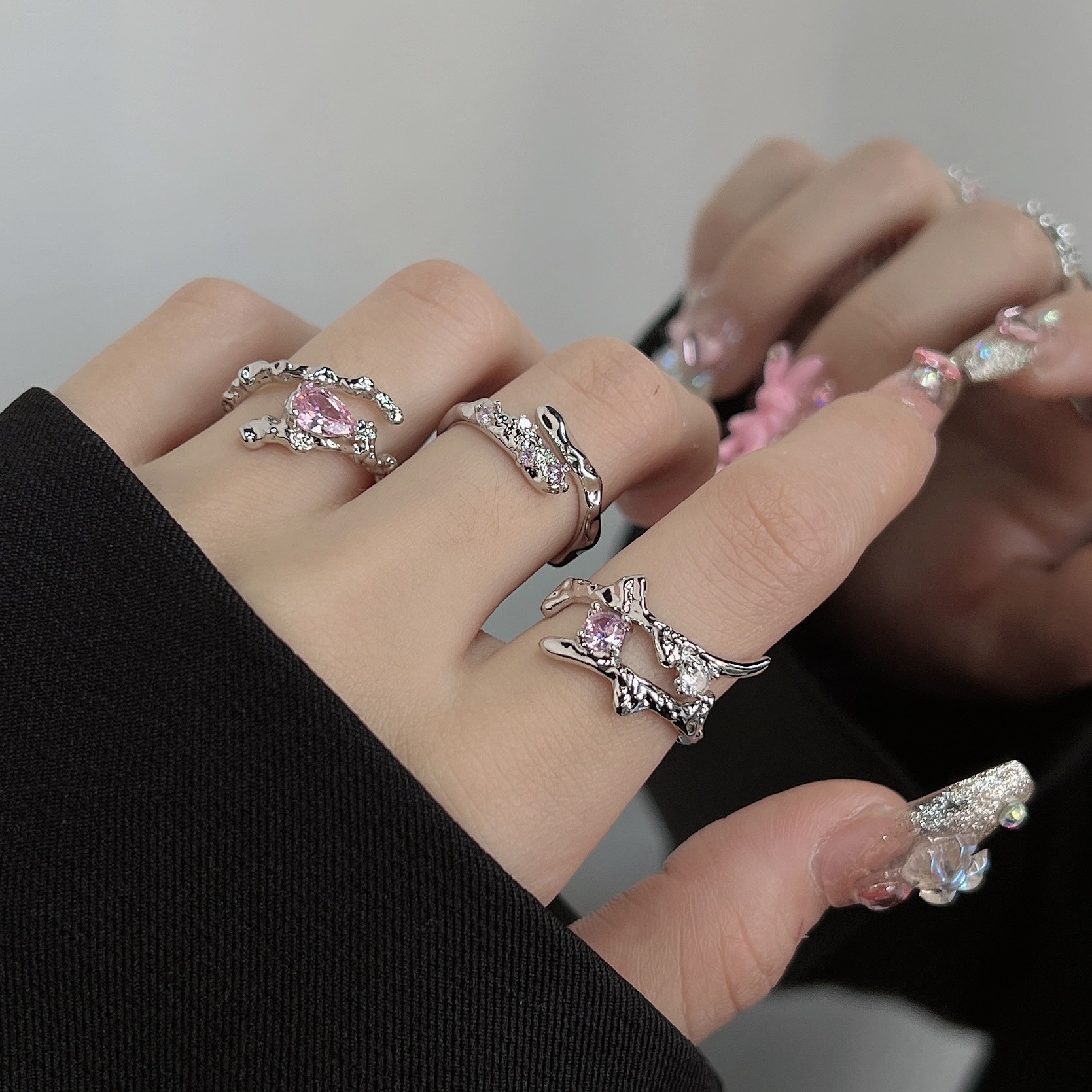 Pink diamond heart-shaped zircon open ring, a trendy, light luxury and niche design ring for women, sweet and individual open index finger ring Specification drawing