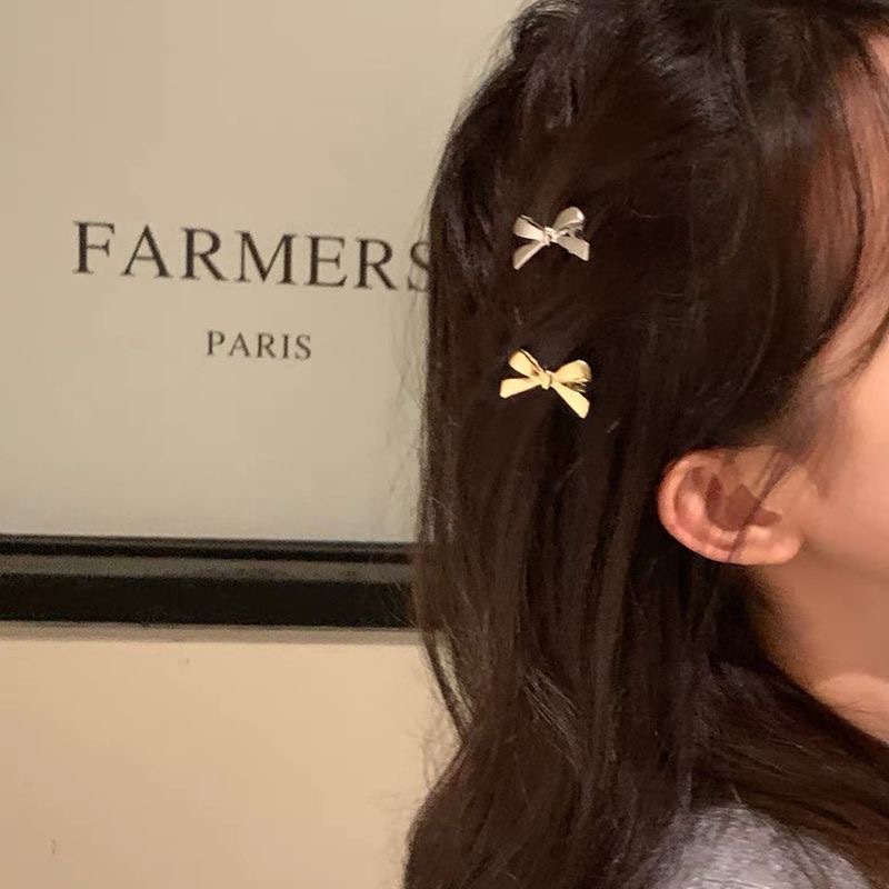 Metal bow hair clips, sweet and cool girl's small bangs clips, hair clip edge clips, broken hair clips, fresh and cute duckbill clips Application Scenario