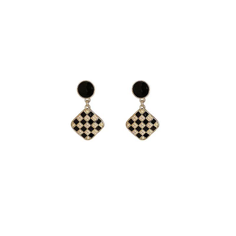 Black and white checkered earrings for women, Korean style geometric checkered retro square stud earrings, simple and versatile earrings Item Picture