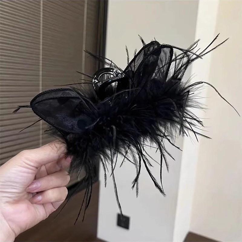 Mesh cat ear feather hair clips, female ostrich feather grappling clips, high-end spring and summer hair accessories, black furry shark clips full figure