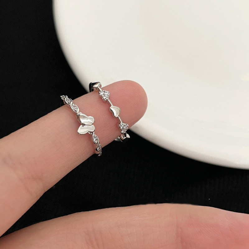 The micro-inlaid zircon heart-shaped butterfly opening ring is a fashionable and high-end design with a cold and aloof style for women. It is a niche and individual index finger ring full figure
