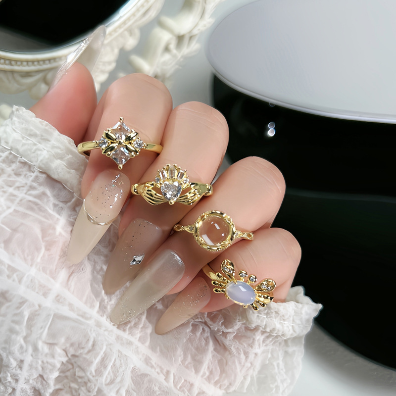 A new cross-border bestseller, a light luxury ring with a crown, a women's lace egg noodle, a niche and fun, versatile crab ring trend details Picture