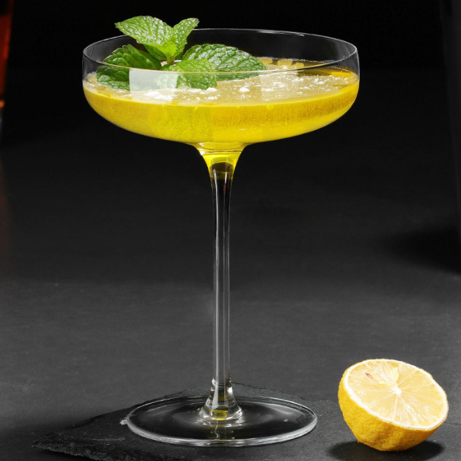 ins cup, retro cocktail cup, ladies' special mix cup, Nordic-style tall glass, champagne cup, new butterfly-shaped wine glass details Picture