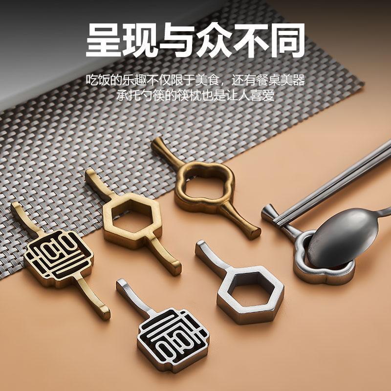 Brass chopstick holders and saucers for high-end hotels, restaurants, annual meetings, commercial use, high-end clubs, and household use. Japanese-style chopstick and spoon saucers details Picture