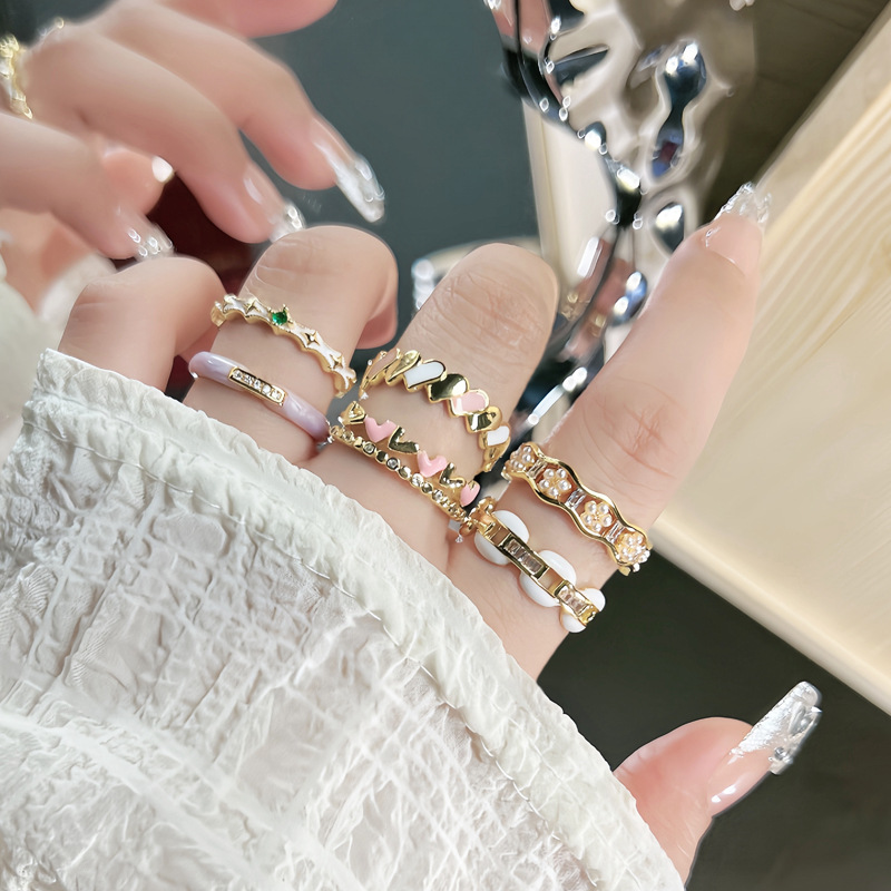 Court-style light luxury enamel drop glaze heart-shaped sweet and fashionable ring for women on Instagram, cold style and niche temperament index finger ring Specification drawing