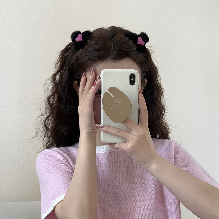 Plush heart-shaped small claw clip, small spring and summer, furry side clip hair accessory, princess hair card, cute shark clip for girls Application Scenario