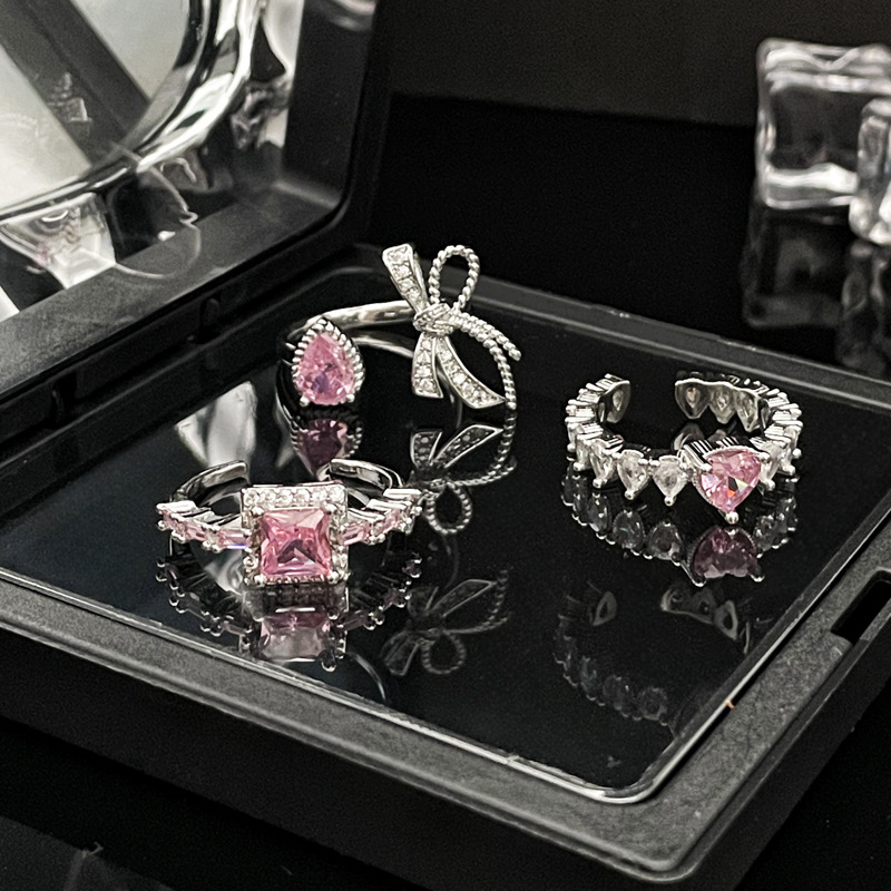 Sweet and cool light luxury bow pink diamond heart-shaped opening ring, a cold and elegant feminine style, high-end and niche style, index finger ring trend Specification drawing