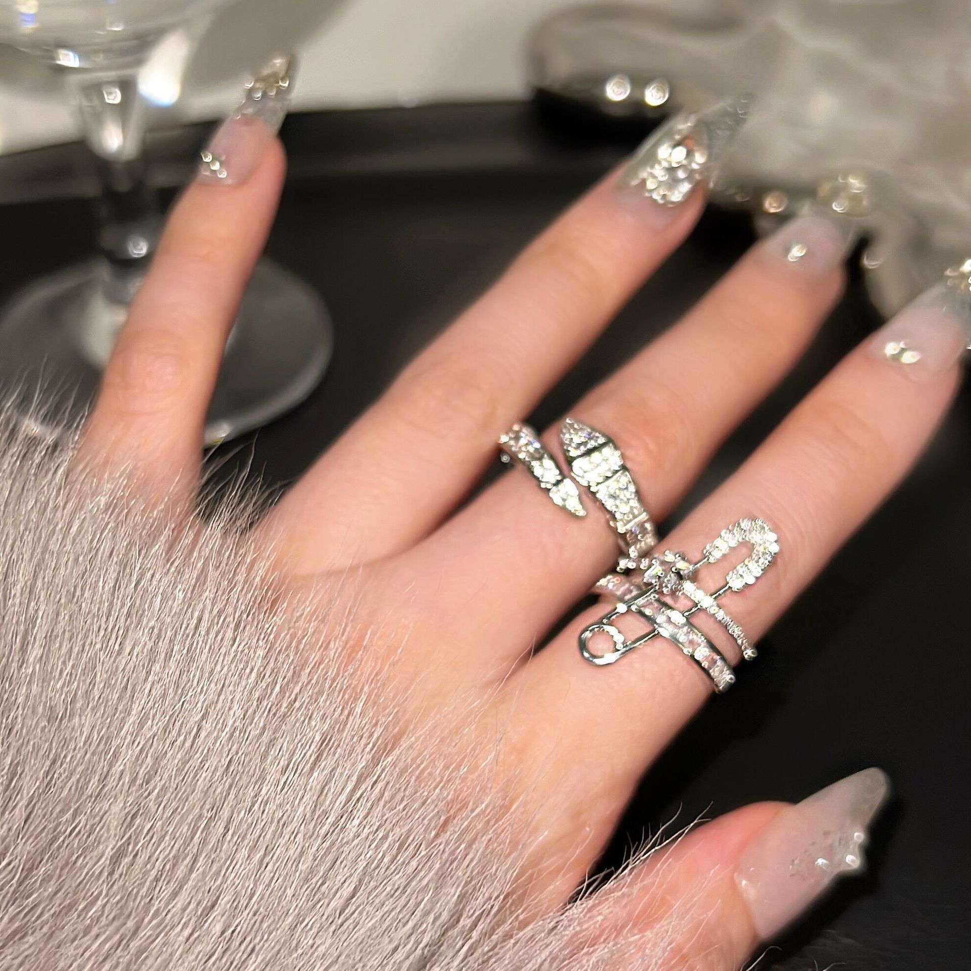 A light luxury and high-end feel, a paperclip full diamond zirconia open ring, a personalized, high-quality, and popular snake-shaped ring trend details Picture