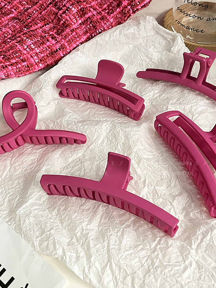The super white pitaya color grab clip has a niche design sense. It's an Instagram large shark clip and a hairpin at the back of the head details Picture