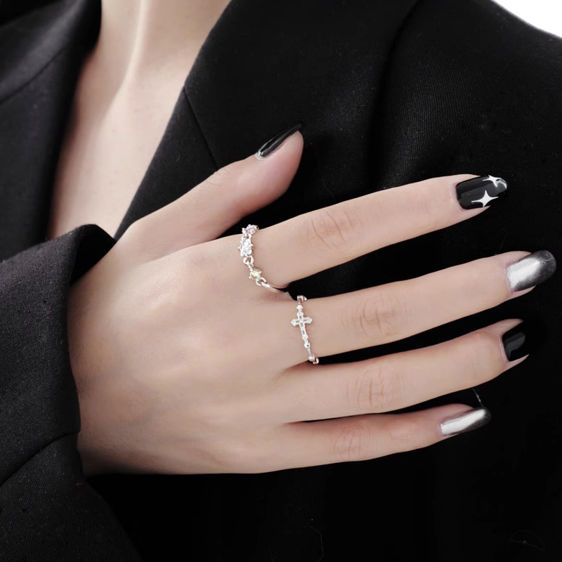 A niche design sense chain color zircon ring, unique and versatile on Instagram, simple and open cross food ring trend full figure