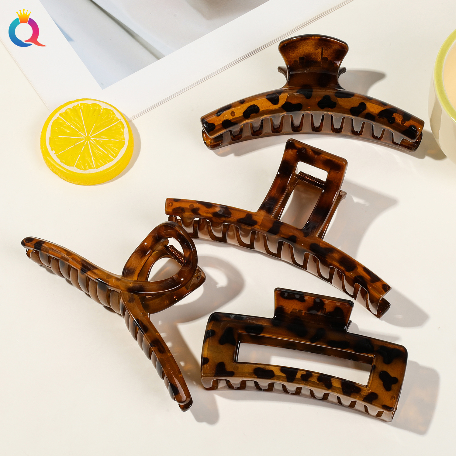 Wholesale of Qiyue leopard print square hair clips, straight hair clips, women's back head updo, shark clips, hair clips and hair clips Application Scenario