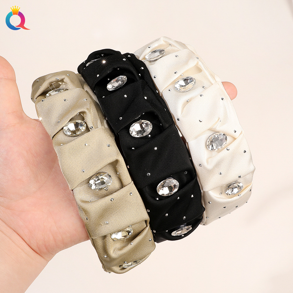Wholesale of Qiyue European and American pearl hair bands, height-increasing pleated rhinestone wide edge hair hole and high top headband, high-end hair accessories Specification drawing