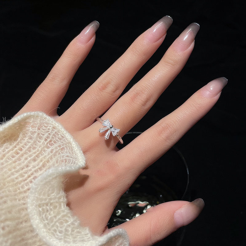 The sweet and girlish style of the silver bow ring with an adjustable opening is a unique design for women, exuding a sense of sophistication full figure