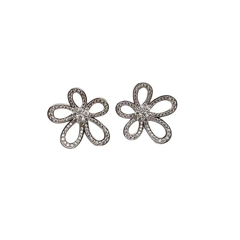 Super fairy full diamond five-petal flower stud earrings for women, sweet and internet-famous style earrings, fashionable, simple and high-end earrings Item Picture