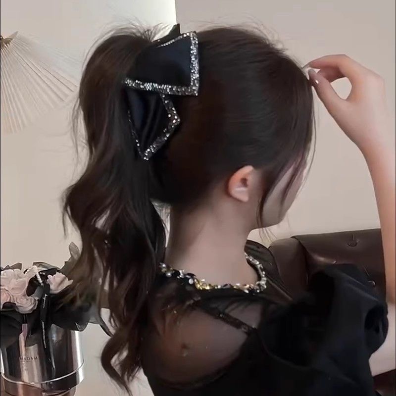 Audrey Hepburn style hair clipper summer high-end and elegant hair accessory, large hair volume, back of the head clipper for women Specification drawing
