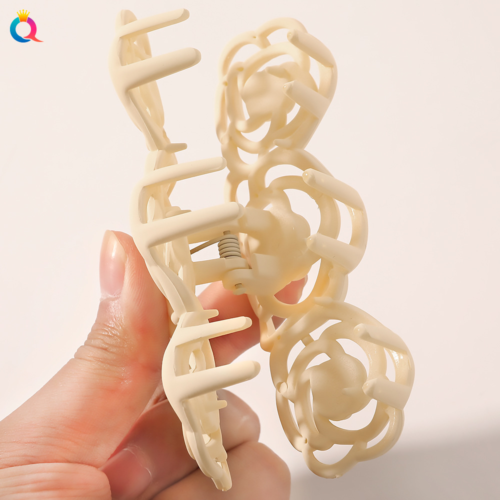 Qiyue Korean-style rose-shaped hair clips, large shark clips, unique back head updo hair clips, claw clips, hair accessories for women Application Scenario
