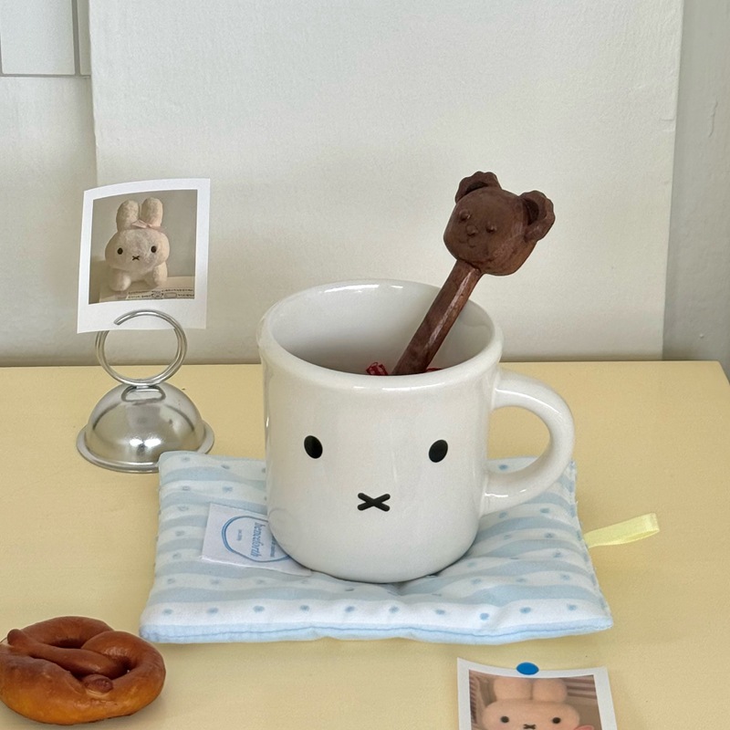 Cute little rabbit ceramic mug, water cup, ins style coffee cup, high appearance level, home breakfast cup, cartoon milk cup Application Scenario