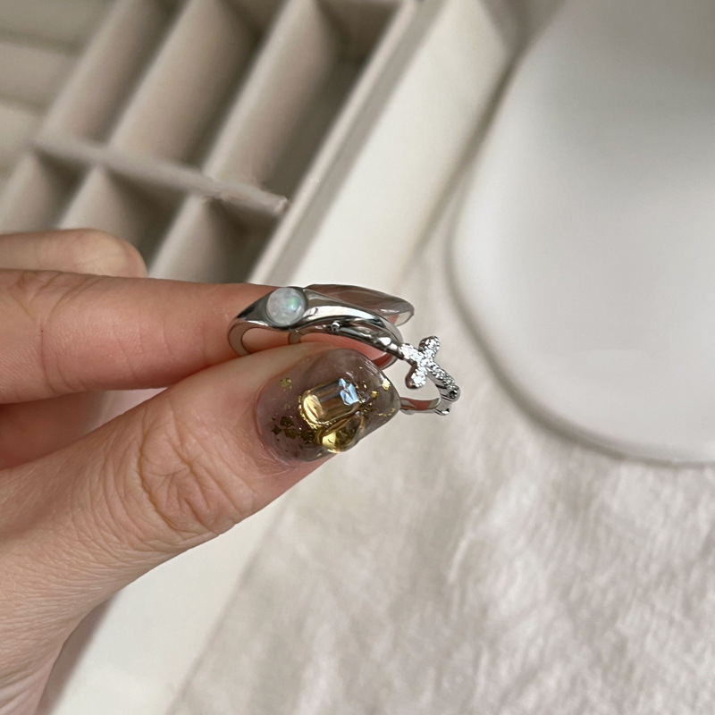 Fashionable, simple and exquisite cross-shaped opening ring, a niche design for women, with a cold style on Instagram, a trend of layered and personalized rings Specification drawing