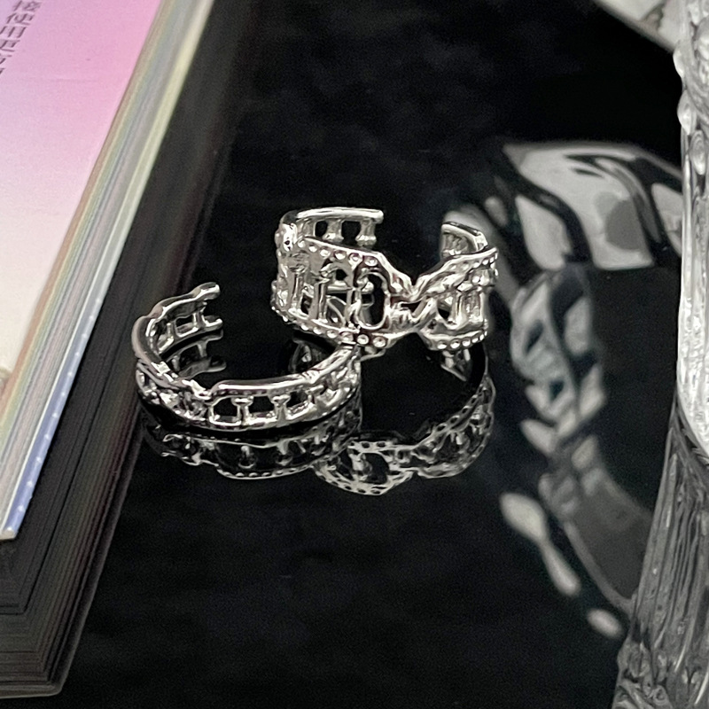 Niche couple rings for women, adjustable irregular texture, fashionable and individual index finger rings, cold style, simple and versatile, trendy Application Scenario