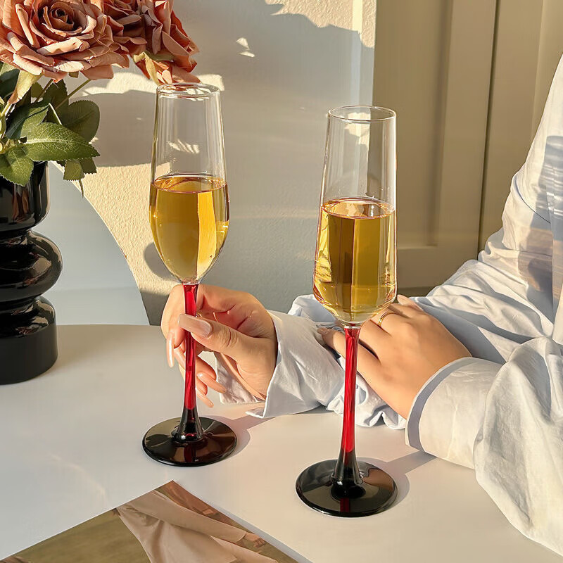 Household red stem high-footed champagne glass, high appearance level, black stem sparkling sweet wine glass, high-end wine glass cocktail glass Application Scenario