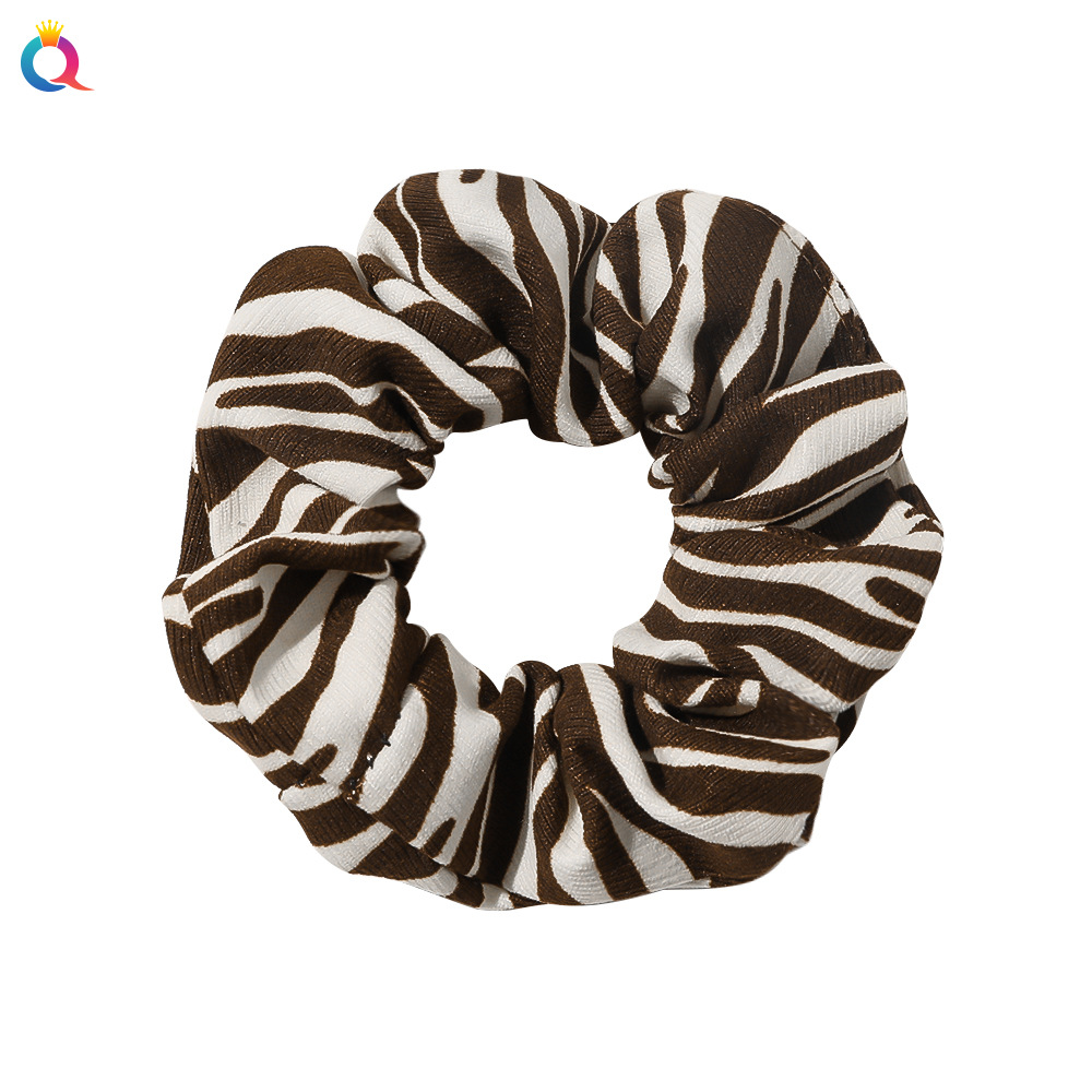 Qiyue's new autumn and winter collection features a retro large intestine ring, sweet polka dot leopard print hair tie, hair band and hair accessory for women Item Picture