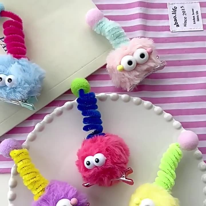 Cartoon, funny and cute hair clips, twist rods, children's headwear, hair accessories, antennas, plush hair clips, duckbill clips, autumn and winter accessories details Picture