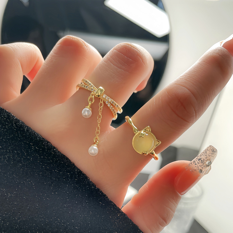 Exquisite French pearl chain tassel, elegant open ring, cat-eye, niche, simple, fashionable and versatile food ring full figure