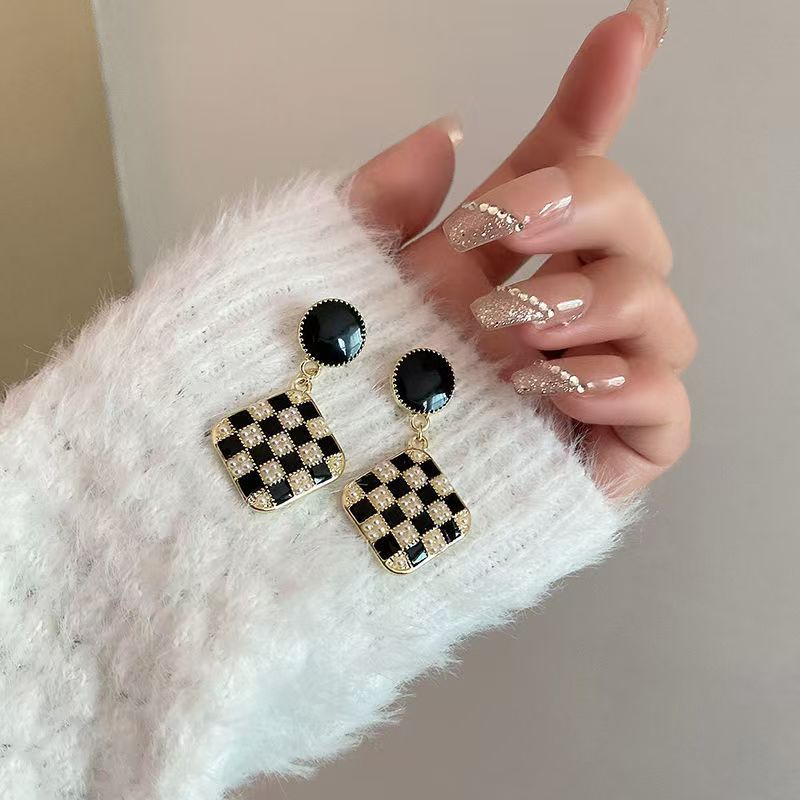Black and white checkered earrings for women, Korean style geometric checkered retro square stud earrings, simple and versatile earrings details Picture