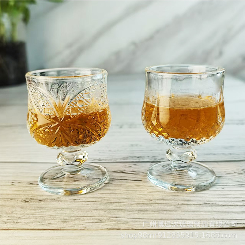 Engraved white spirit glass, thickened glass, one-piece spirits glass, one or two small wine glasses, low-stemmed foreign wine glasses, high-end clear wine glasses Specification drawing