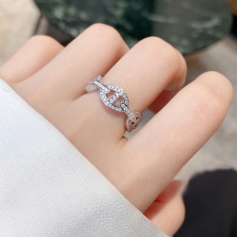 The pig nose opening ring is a fashionable, individual, light luxury, full-diamond, high-end index finger ring. It is a niche design and a popular ring Specification drawing