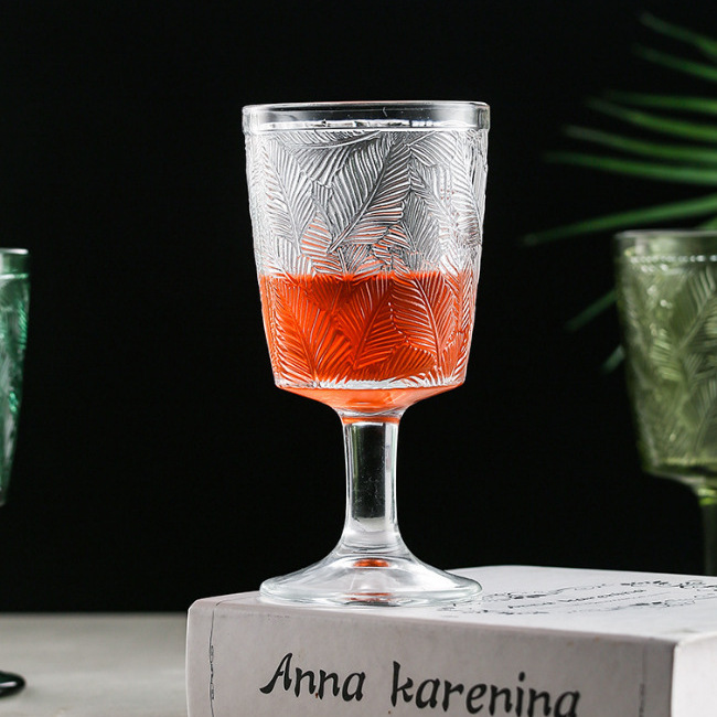 French retro embossed texture leaf tall glass, red wine glass, home fresh champagne glass, wine glass, foreign wine glass Application Scenario