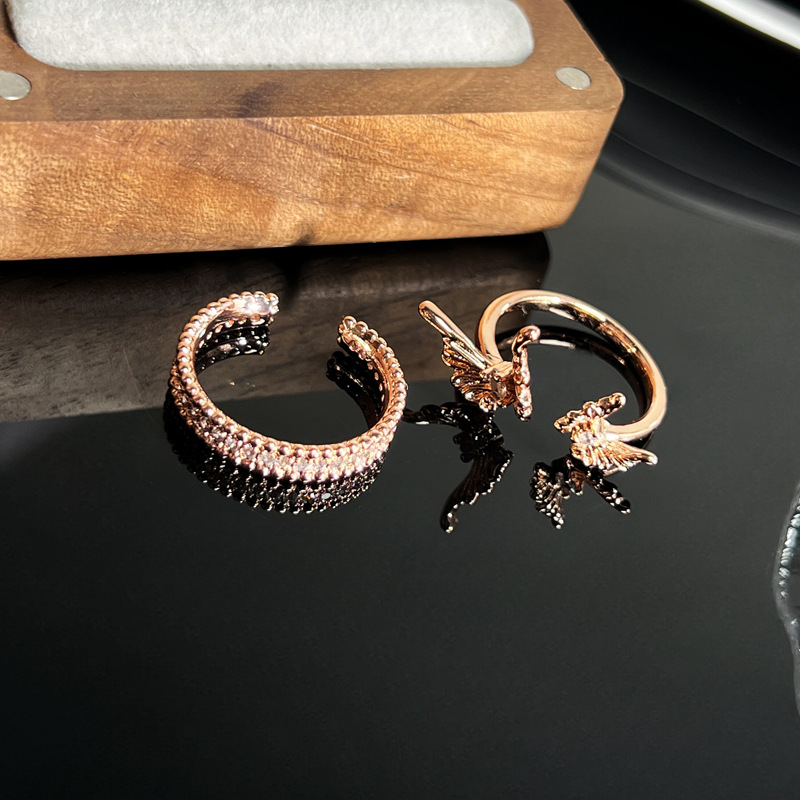 Minimalist double butterfly rose gold fashionable open ring women's volleyball diamond beaded edge cold and unique style index finger ring Application Scenario