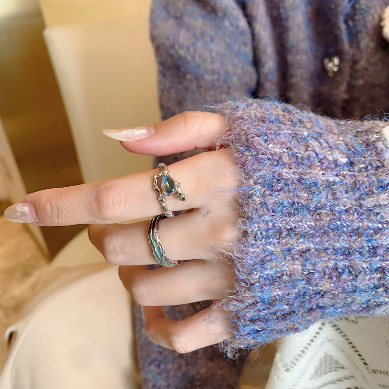 The ring has an adjustable opening for women, exuding a sense of high-end fashion and versatility. It features a niche, cold style and a unique, ins mint green food ring Application Scenario