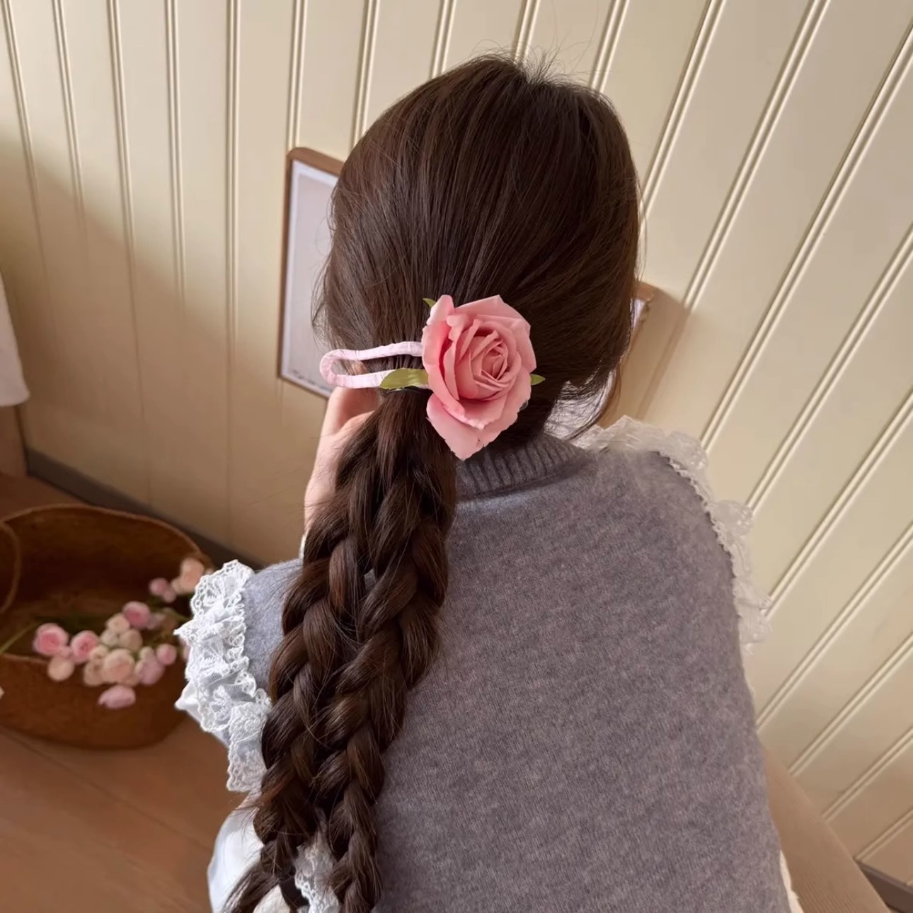 Romantic simulation rose flower duckbill hairpin for girls, sweet and charming spring and summer atmosphere, gentle back of the head hairpin clip details Picture